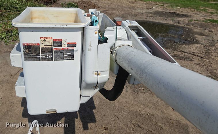 image for item ED2068 2007 International 4400 bucket truck