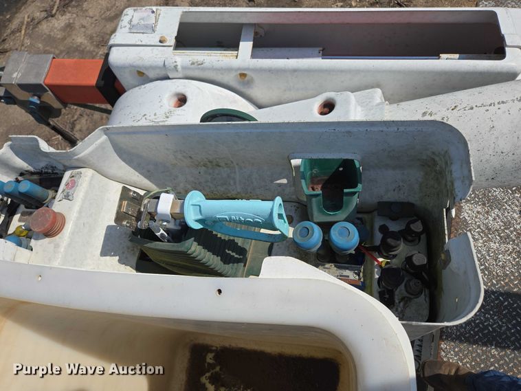 image for item ED2068 2007 International 4400 bucket truck