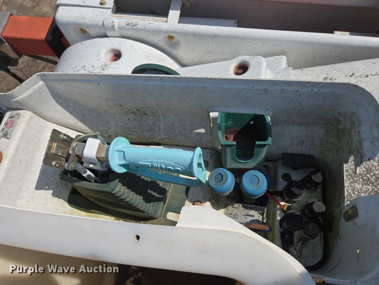 image for item ED2068 2007 International 4400 bucket truck