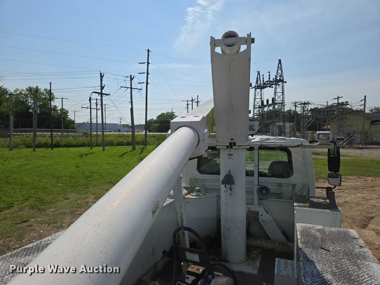 image for item ED2068 2007 International 4400 bucket truck
