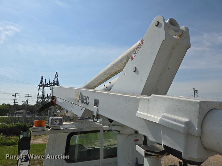 image for item ED2068 2007 International 4400 bucket truck