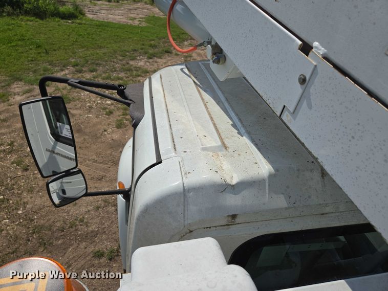 image for item ED2068 2007 International 4400 bucket truck