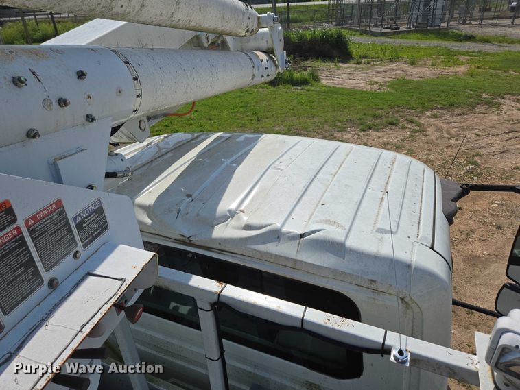 image for item ED2068 2007 International 4400 bucket truck