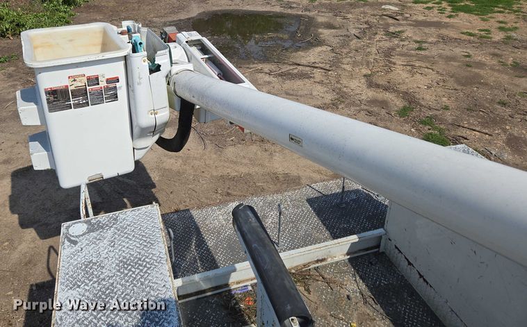 image for item ED2068 2007 International 4400 bucket truck