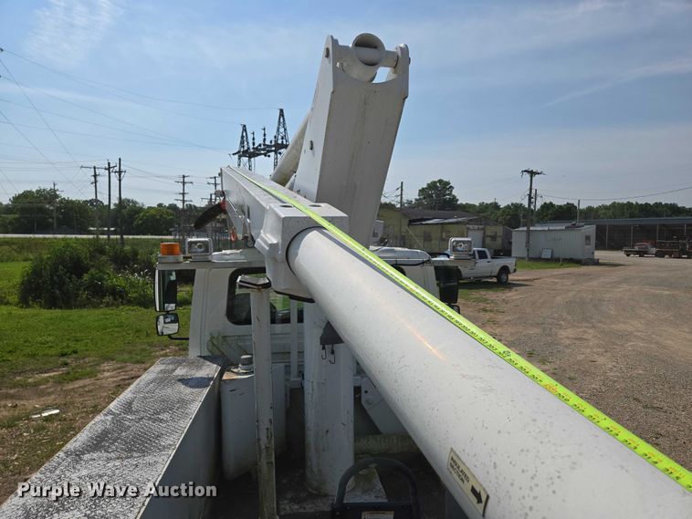 image for item ED2068 2007 International 4400 bucket truck