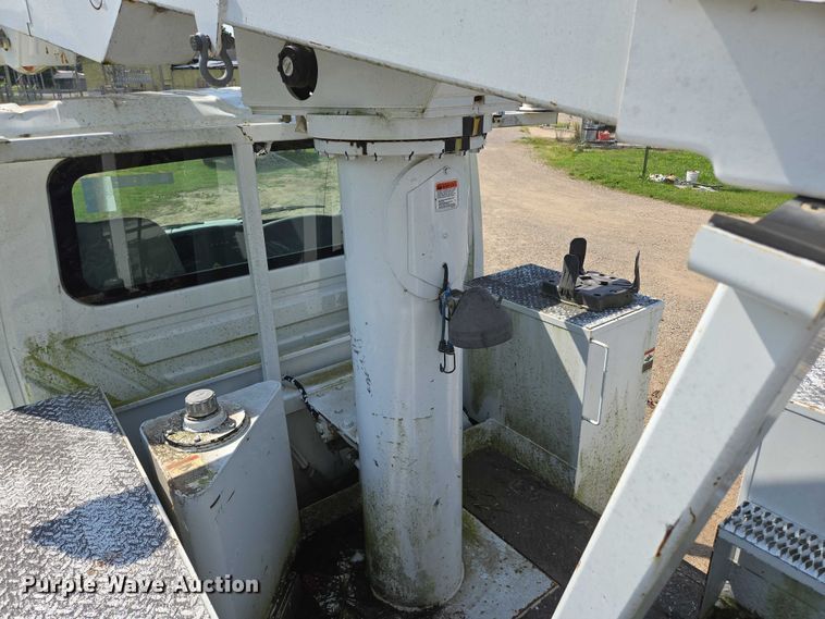 image for item ED2068 2007 International 4400 bucket truck
