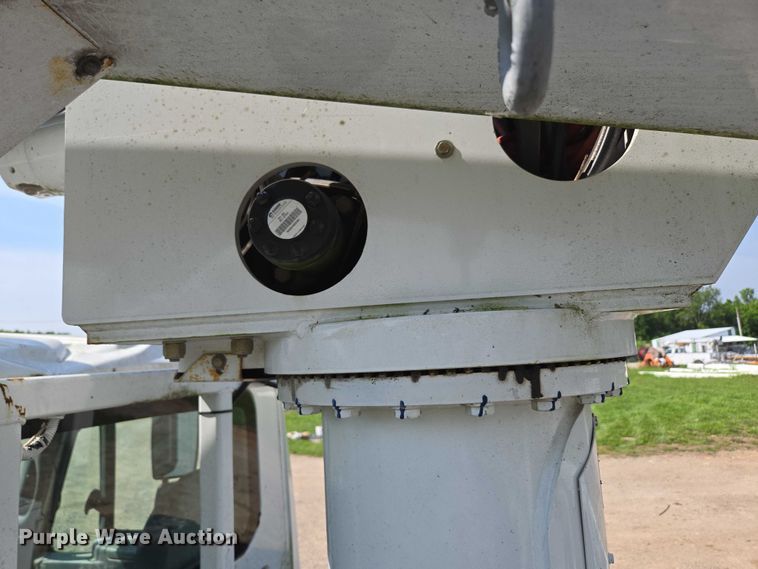 image for item ED2068 2007 International 4400 bucket truck