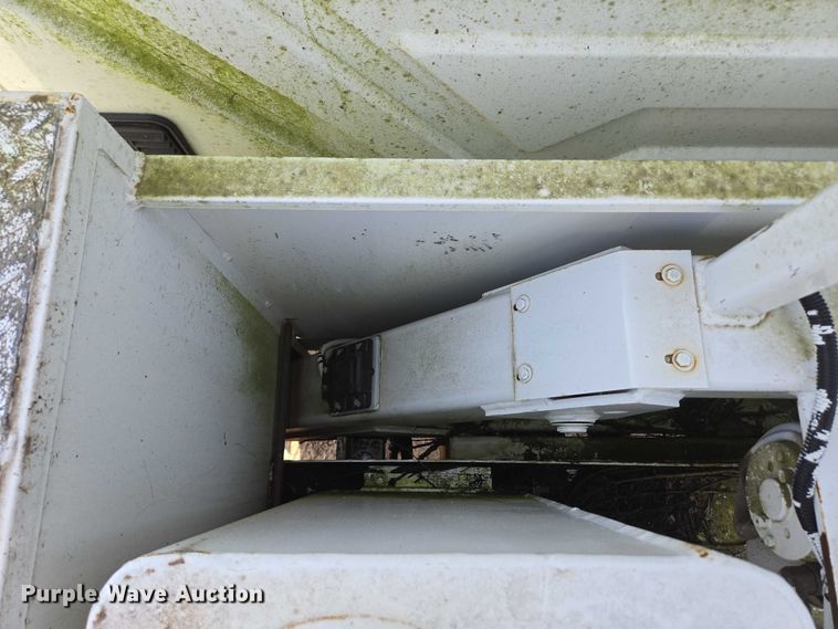 image for item ED2068 2007 International 4400 bucket truck