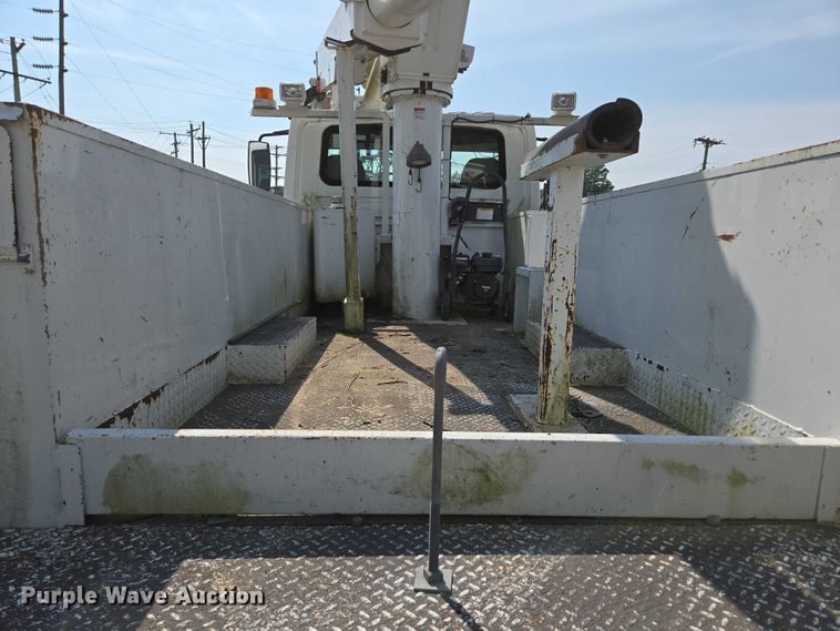 image for item ED2068 2007 International 4400 bucket truck
