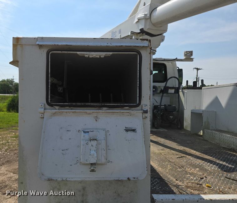 image for item ED2068 2007 International 4400 bucket truck