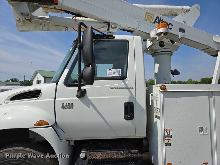 image for item ED2068 2007 International 4400 bucket truck