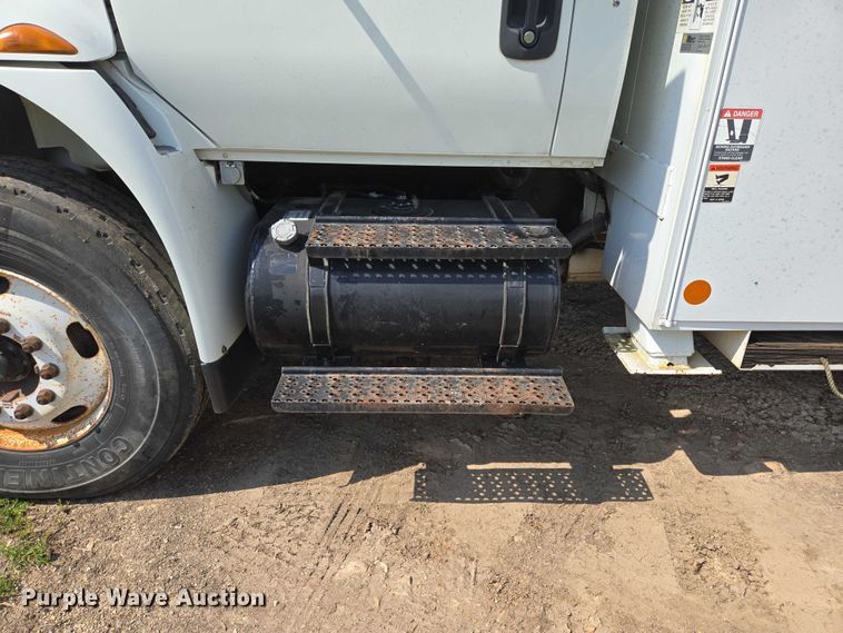 image for item ED2068 2007 International 4400 bucket truck