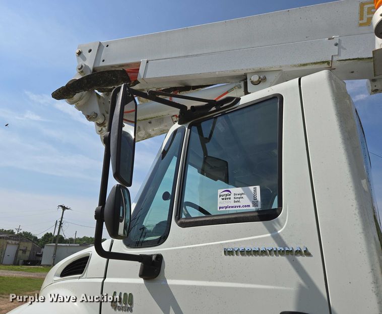 image for item ED2068 2007 International 4400 bucket truck