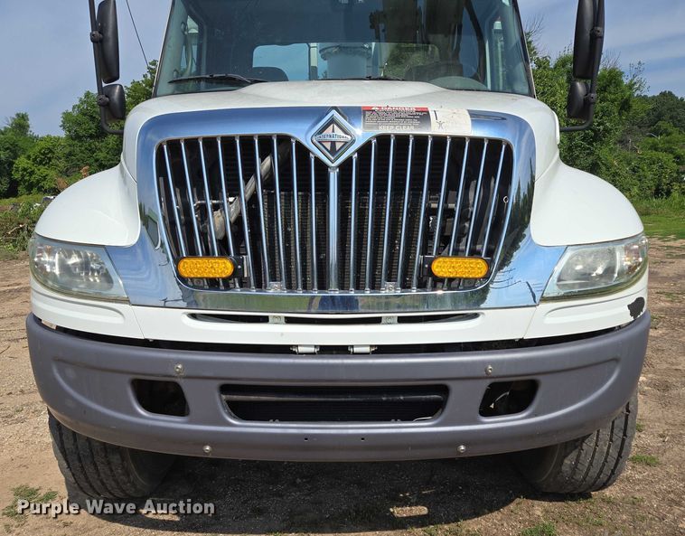 image for item ED2068 2007 International 4400 bucket truck