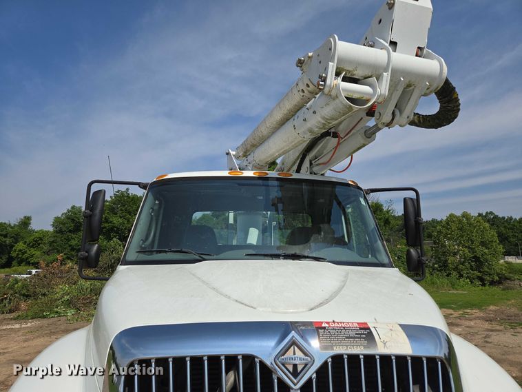 image for item ED2068 2007 International 4400 bucket truck