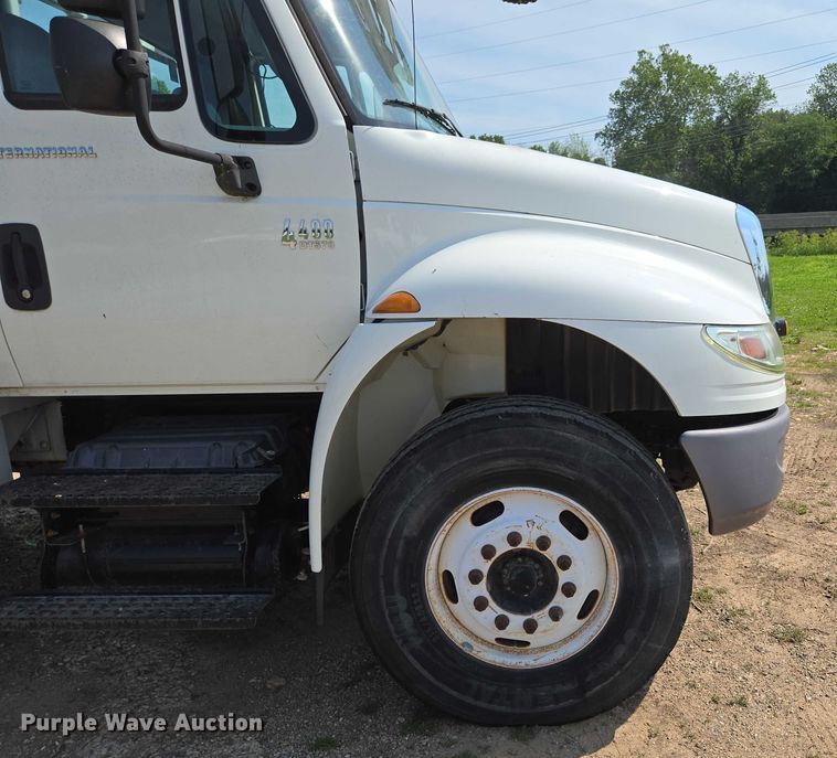image for item ED2068 2007 International 4400 bucket truck
