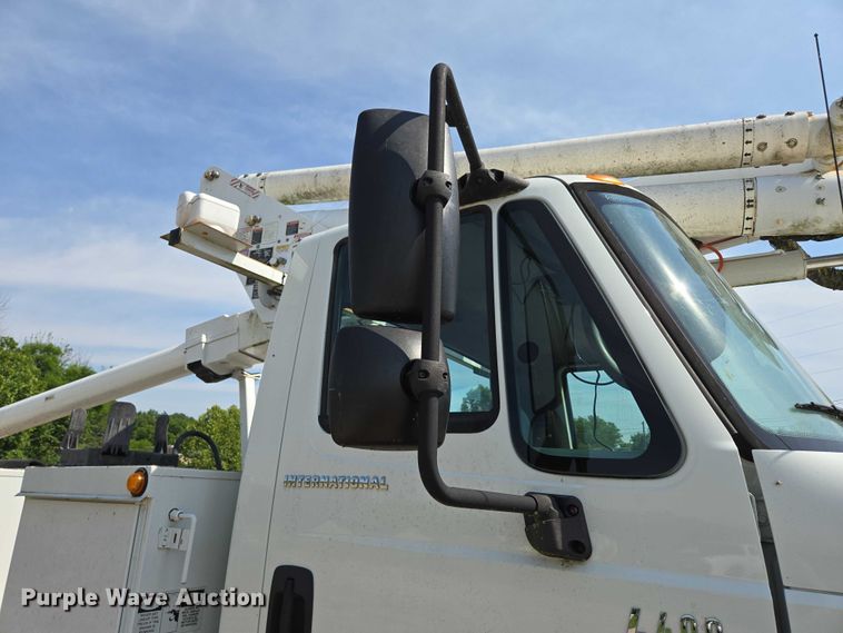 image for item ED2068 2007 International 4400 bucket truck