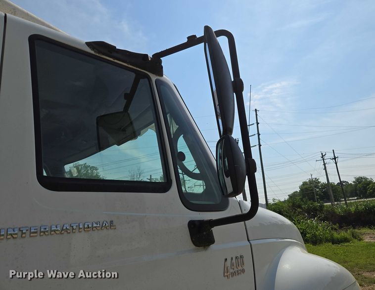 image for item ED2068 2007 International 4400 bucket truck