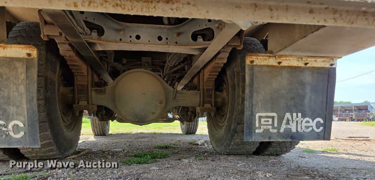 image for item ED2068 2007 International 4400 bucket truck