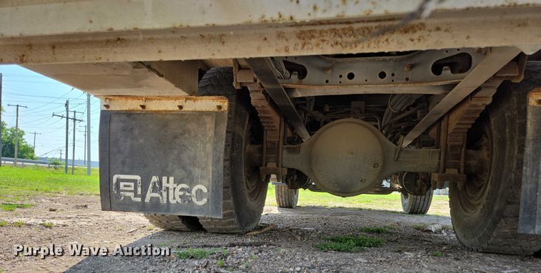 image for item ED2068 2007 International 4400 bucket truck