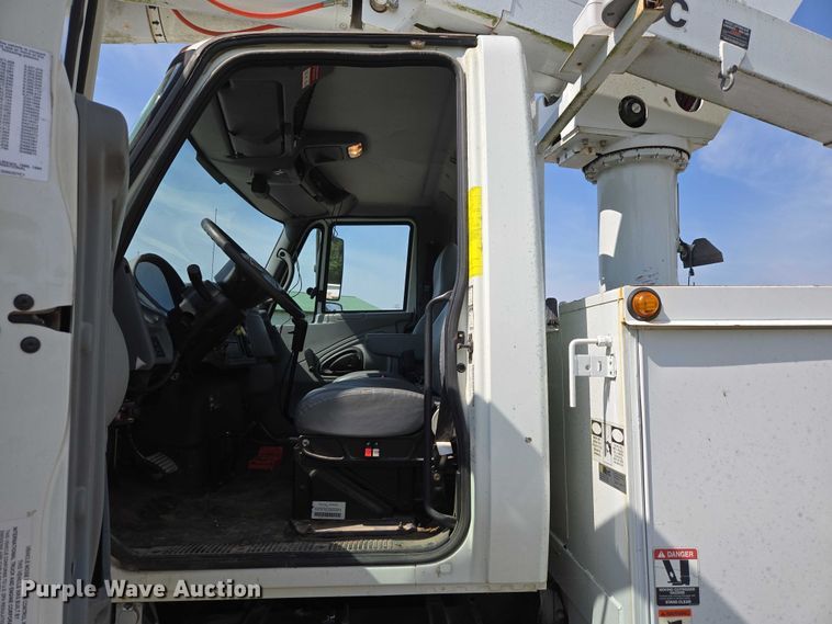 image for item ED2068 2007 International 4400 bucket truck