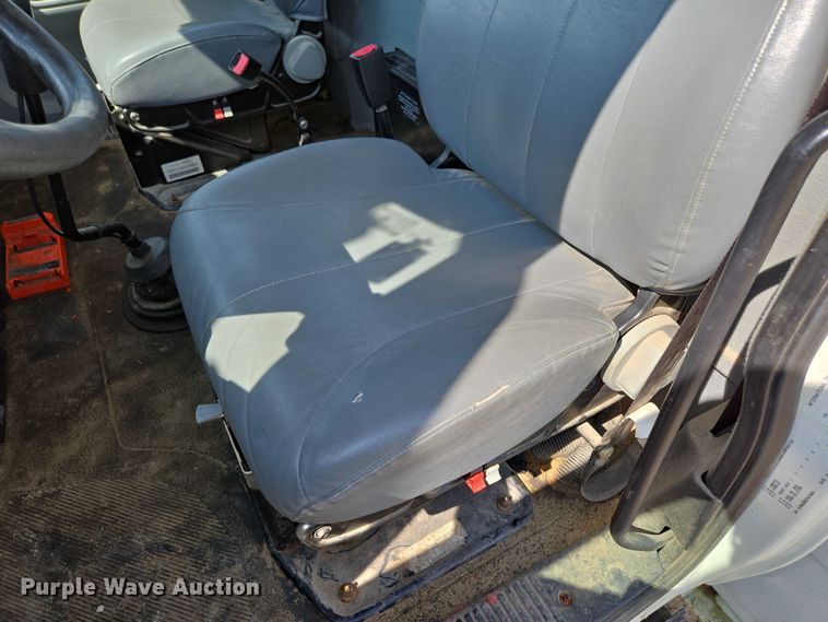 image for item ED2068 2007 International 4400 bucket truck