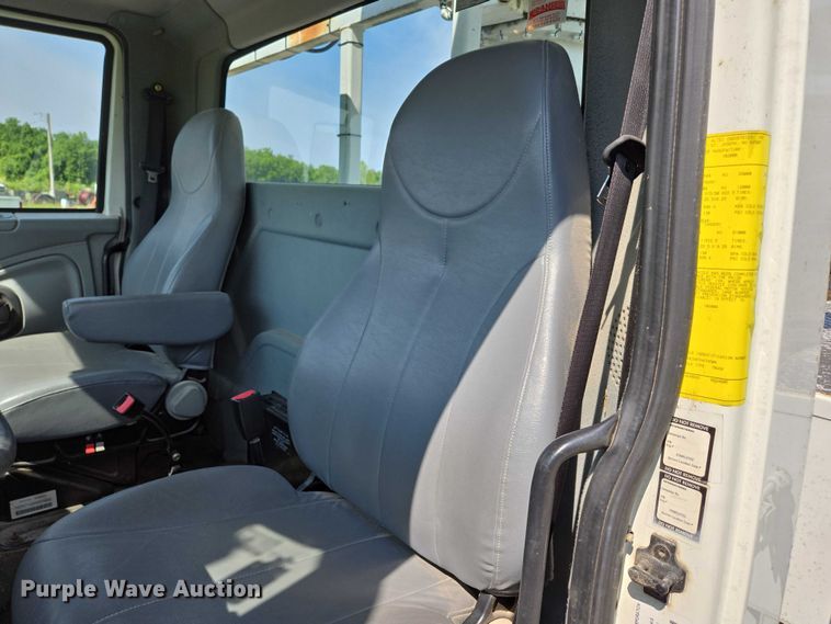 image for item ED2068 2007 International 4400 bucket truck