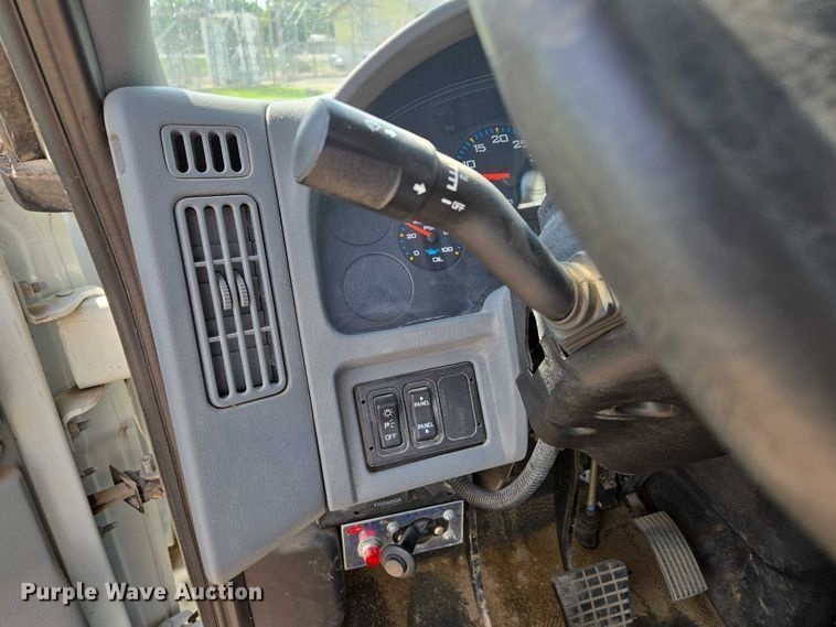 image for item ED2068 2007 International 4400 bucket truck