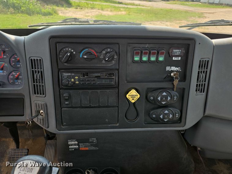 image for item ED2068 2007 International 4400 bucket truck