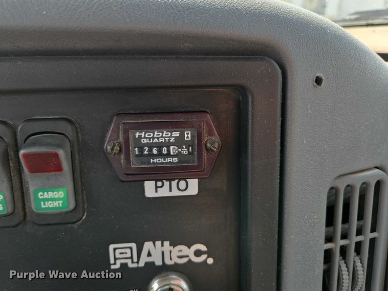 image for item ED2068 2007 International 4400 bucket truck