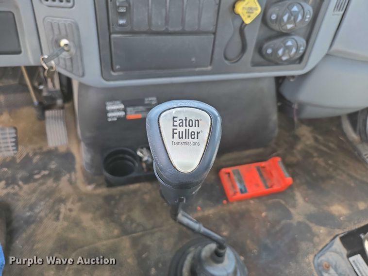 image for item ED2068 2007 International 4400 bucket truck