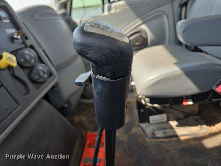 image for item ED2068 2007 International 4400 bucket truck