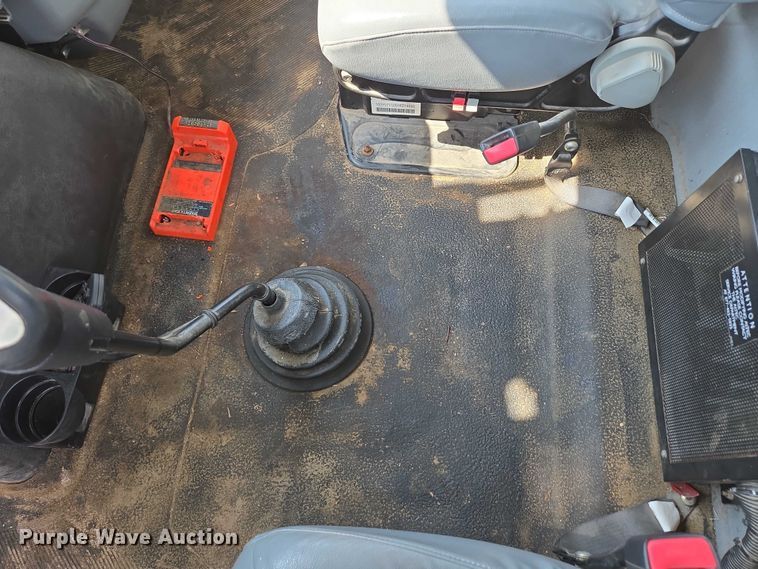 image for item ED2068 2007 International 4400 bucket truck