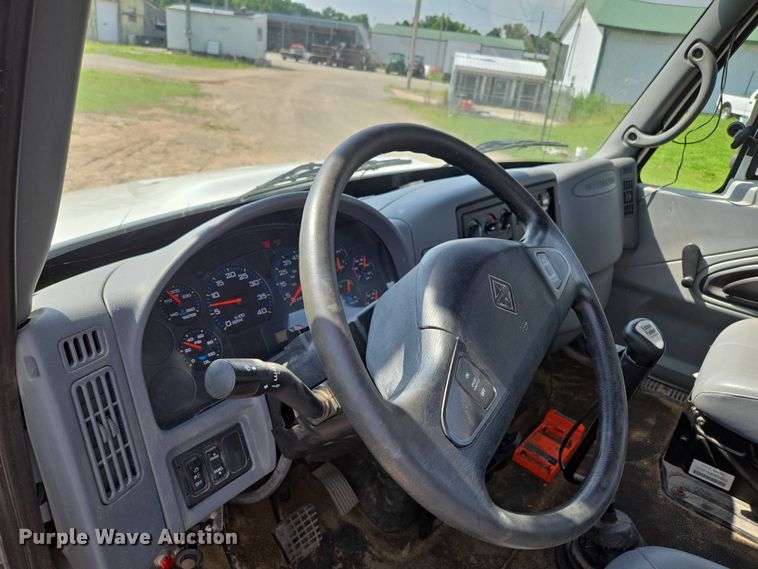 image for item ED2068 2007 International 4400 bucket truck