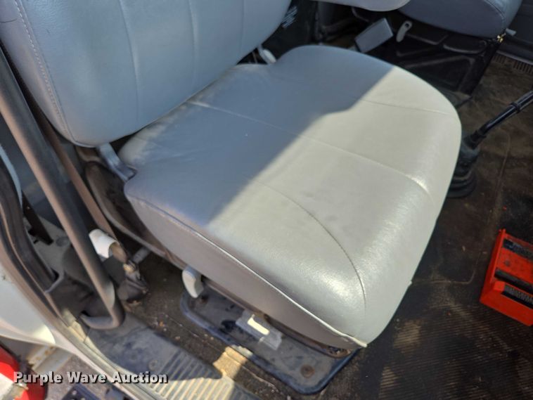 image for item ED2068 2007 International 4400 bucket truck