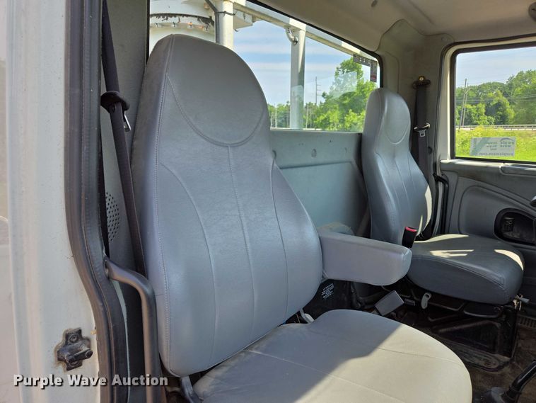 image for item ED2068 2007 International 4400 bucket truck