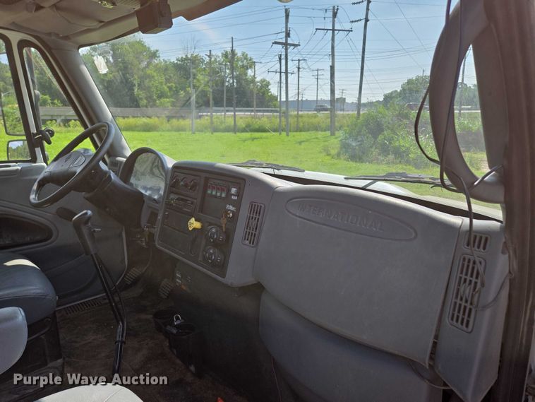 image for item ED2068 2007 International 4400 bucket truck