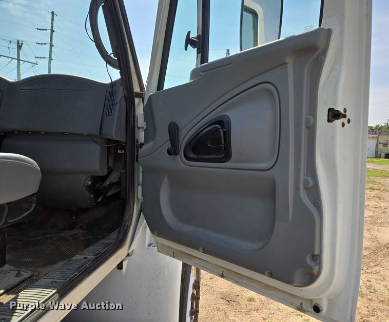 image for item ED2068 2007 International 4400 bucket truck