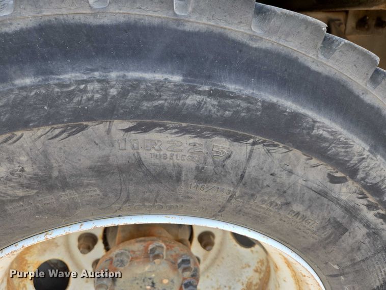 image for item ED2068 2007 International 4400 bucket truck