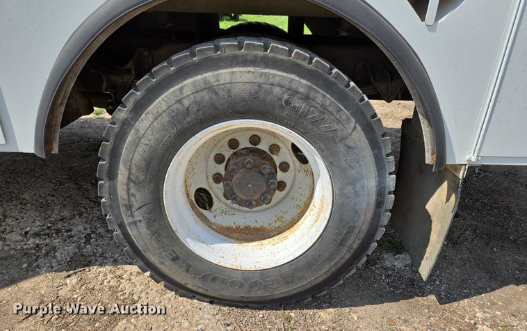 image for item ED2068 2007 International 4400 bucket truck