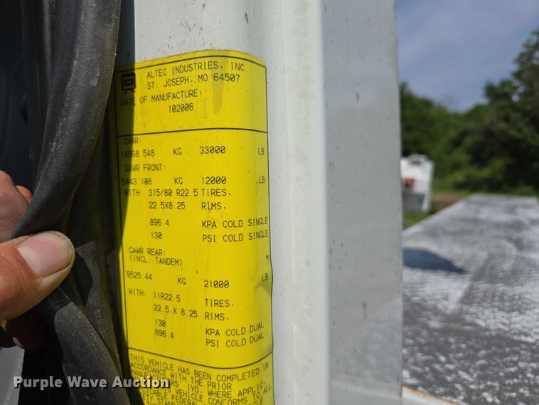 image for item ED2068 2007 International 4400 bucket truck