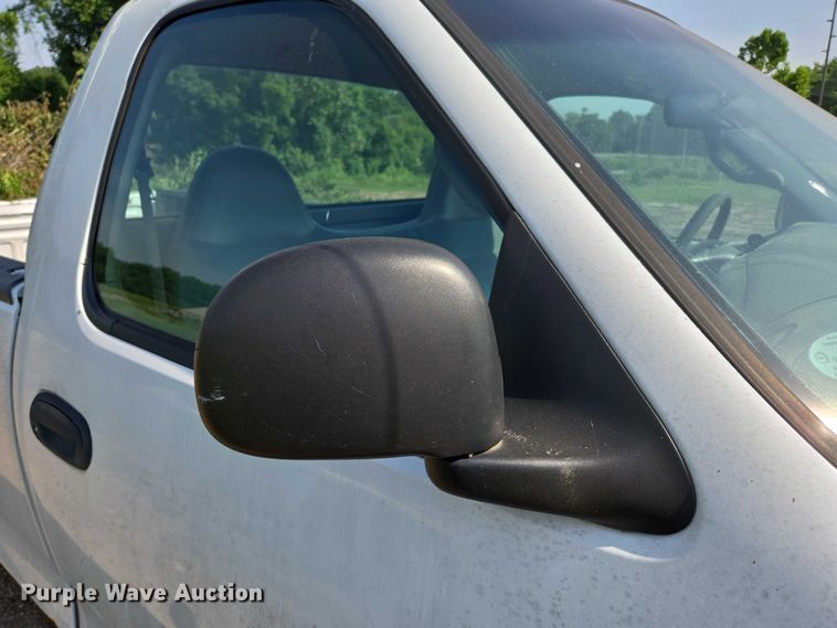 image for item ED2070 2000 Ford F150 pickup truck