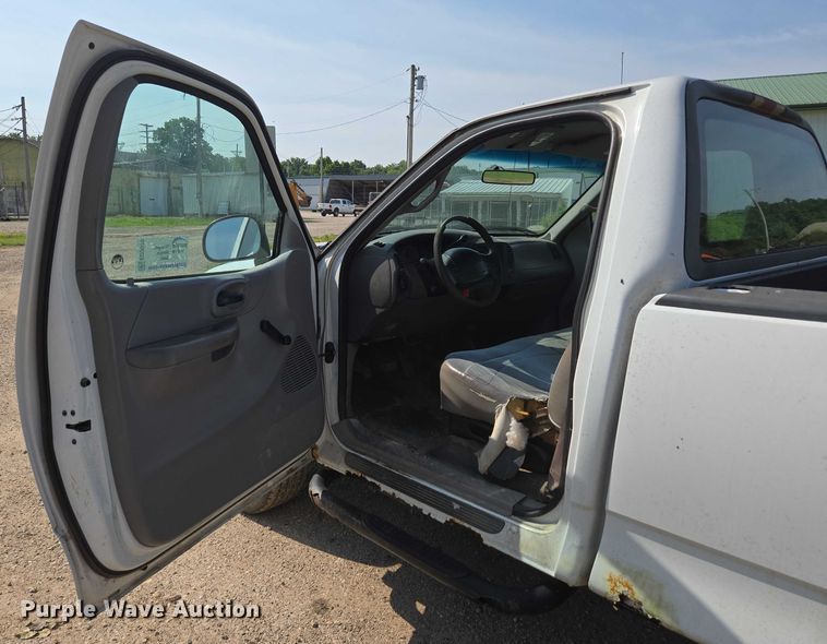 image for item ED2070 2000 Ford F150 pickup truck