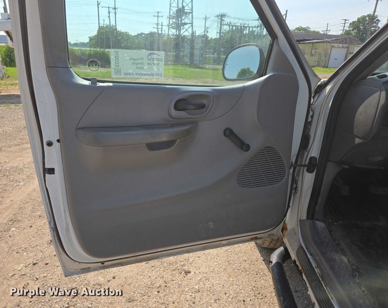 image for item ED2070 2000 Ford F150 pickup truck