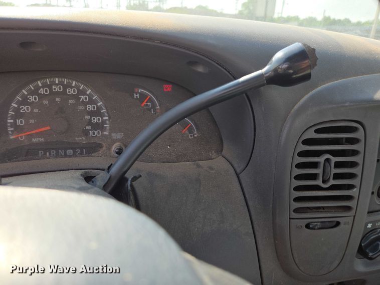 image for item ED2070 2000 Ford F150 pickup truck