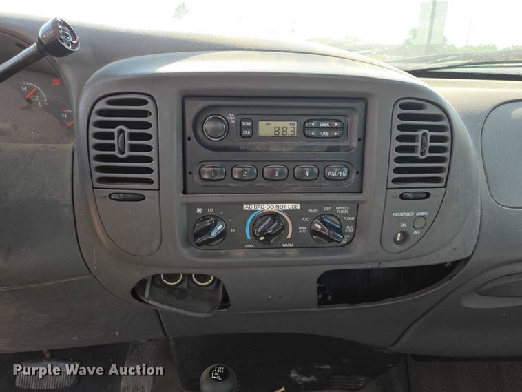 image for item ED2070 2000 Ford F150 pickup truck