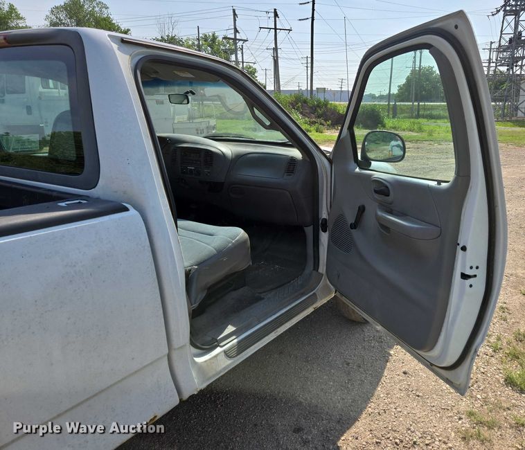 image for item ED2070 2000 Ford F150 pickup truck