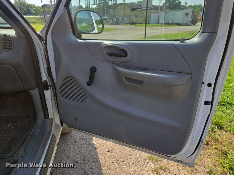 image for item ED2070 2000 Ford F150 pickup truck