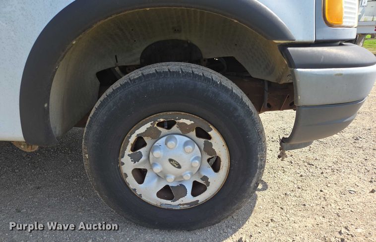 image for item ED2070 2000 Ford F150 pickup truck