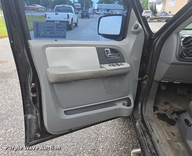image for item ED2082 2006 Ford Expedition XLT SUV